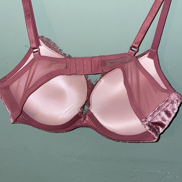 🩷🎀😇🖤VS Pink Sequin Push-Up Bra - Picture 3 of 5